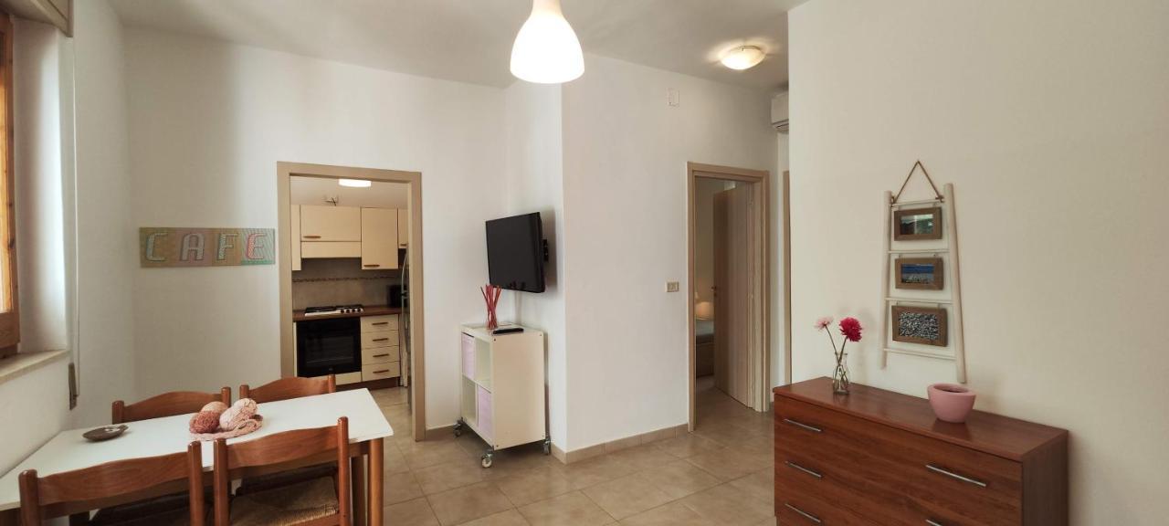 Collins Apartments Castellaneta Marina Exterior photo